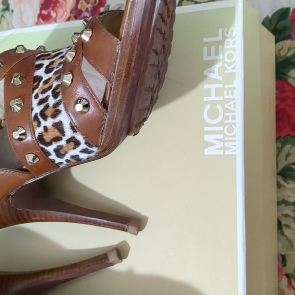 Michael kors shoes  size 7 M color brown - Picture 8 of 9